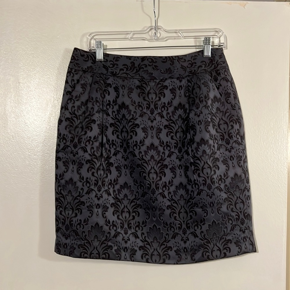 Ann Taylor gray damask skirt with pockets!